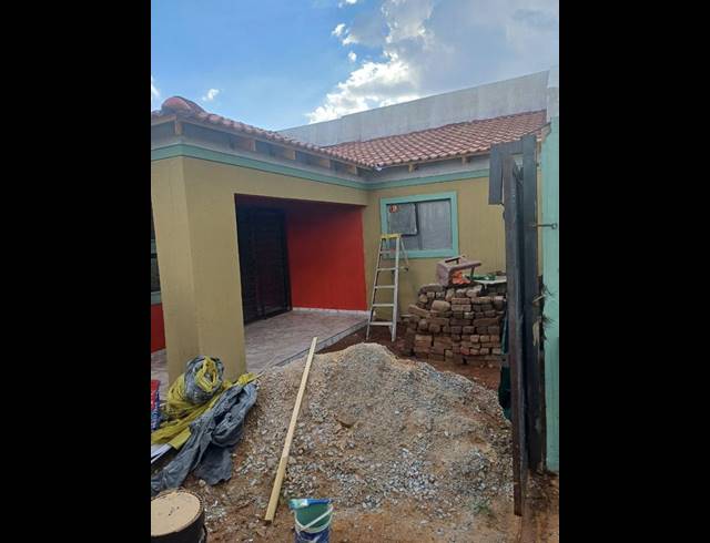 2 BEDROOM HOUSE FOR SALE IN ORLANDO WEST